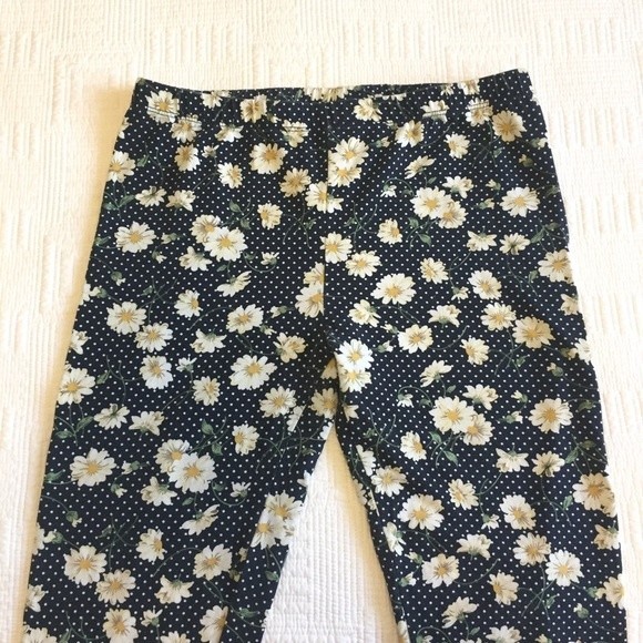 Forever 21 Daisy and Cream Leggings - Picture 9 of 10